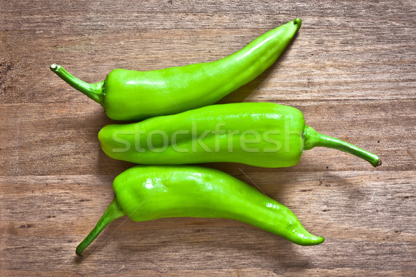 Grünen Jalapeno Paprika drei Holz Oberfläche Stock foto © trgowanlock