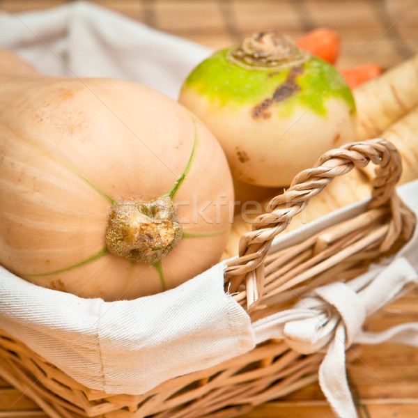 Foto d'archivio: Inverno · basket · radice · verdura · tipico