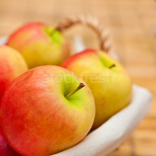 Foto d'archivio: Mele · basket · completo · english · alimentare