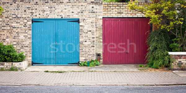 Garaj kapılar iki renkli kırmızı mavi Stok fotoğraf © trgowanlock