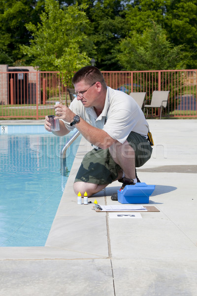 Aktív medence vegyi tesztelés szolgáltatás férfi Stock fotó © Trigem4