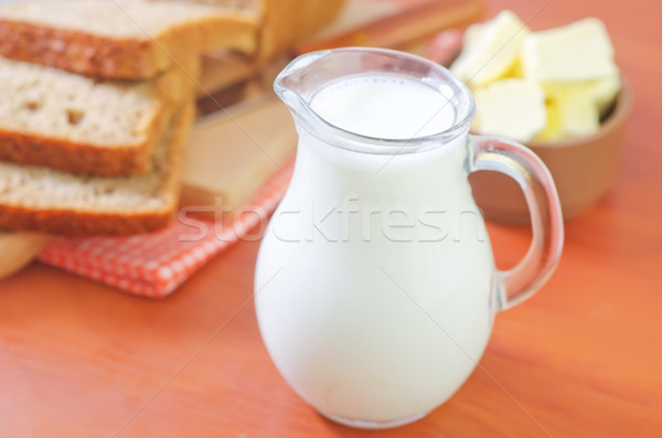 牛奶 食品 玻璃 廚房 蛋糕 麵包 商業照片 © tycoon