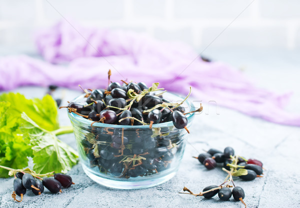 Fekete ribiszke tál asztal zöld levelek Stock fotó © tycoon