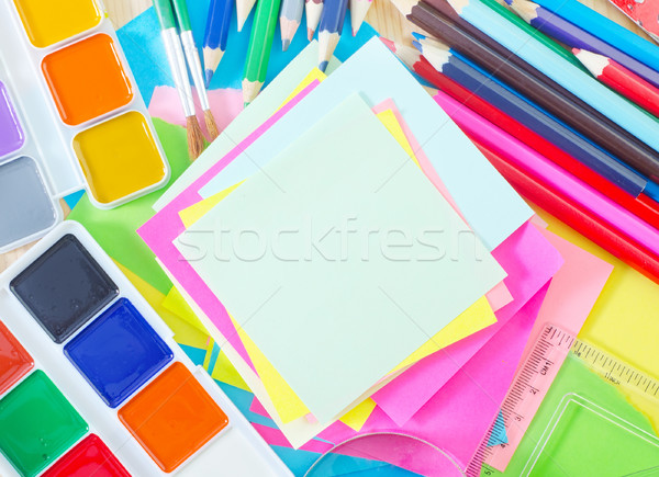 Fournitures scolaires stylo crayon table vert bleu [[stock_photo]] © tycoon