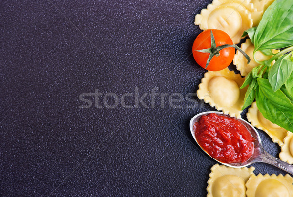 Ravioli surowy pomidorów makaronu świeże bazylia Zdjęcia stock © tycoon