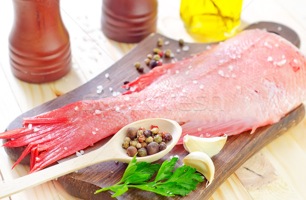 Peşte alimente fundal roşu piaţă Imagine de stoc © tycoon