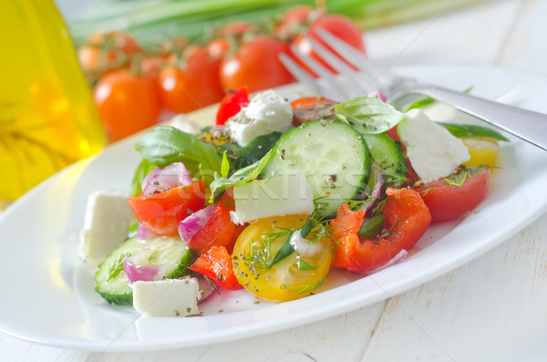 Yunan salata yaprak peynir kırmızı plaka Stok fotoğraf © tycoon