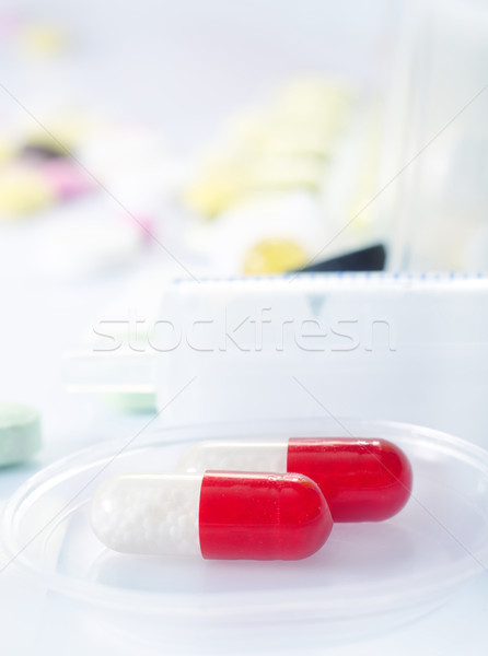 Tabletták háttér csoport üveg piros rózsaszín Stock fotó © tycoon