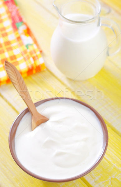 Crema agria leche alimentos luz vidrio placa Foto stock © tycoon