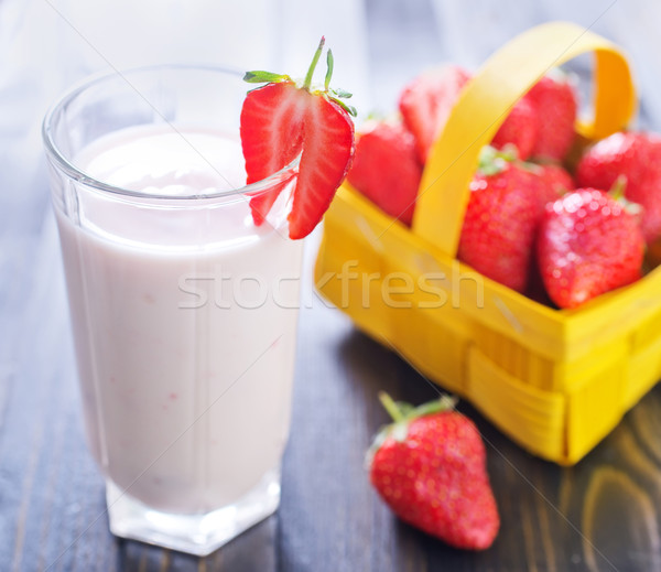 Jogurt truskawki żywności owoców szkła lata Zdjęcia stock © tycoon