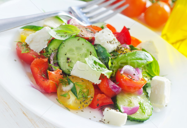 Yunan salata yaprak peynir kırmızı plaka Stok fotoğraf © tycoon