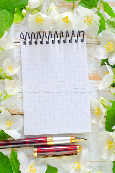 Dikkat yasemin çiçek kâğıt sevmek kalem Stok fotoğraf © tycoon