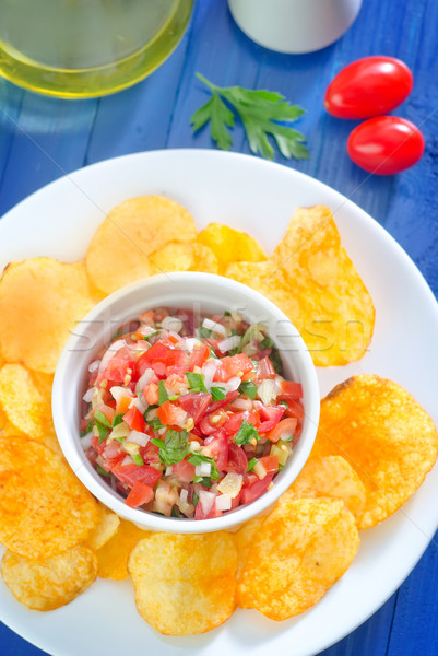 Stock foto: Salsa · Nachos · Tabelle · grünen · Platte · Studio