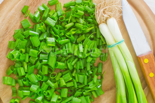 Yeşil soğan ahşap mutfak tablo bıçak yeme Stok fotoğraf © tycoon
