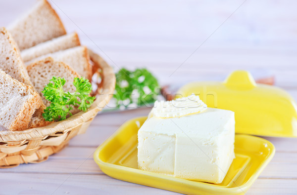 商業照片: 黃油 · 麵包 · 木桌 · 背景 · 廚房 · 表