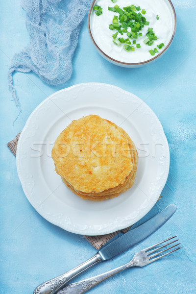 [[stock_photo]]: De · pomme · de · terre · plaque · table · vert · dîner