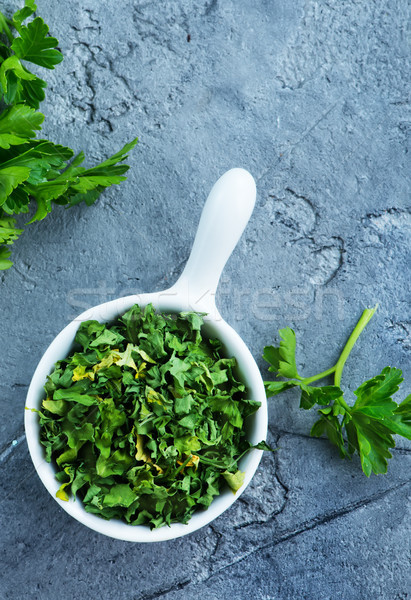 Foto stock: Secar · perejil · tazón · mesa · vidrio · cocina