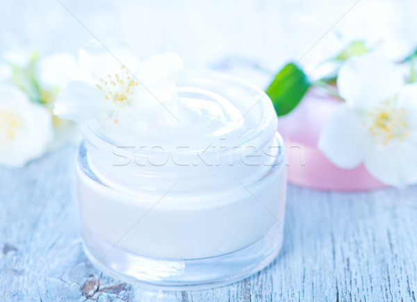 Cosmétiques crème corps banque table visage [[stock_photo]] © tycoon