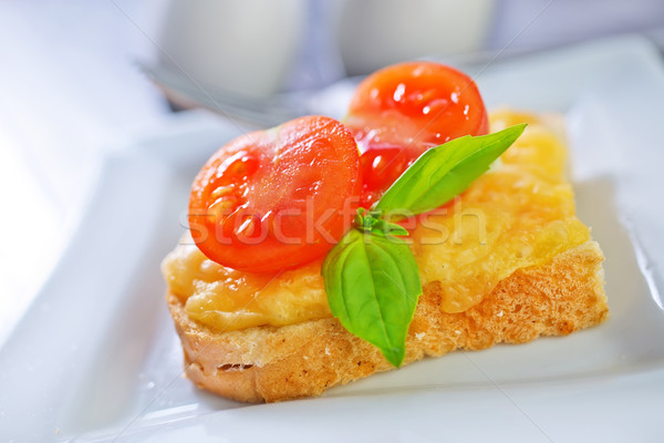Kenyér bazsalikom sajt piros hús reggeli Stock fotó © tycoon
