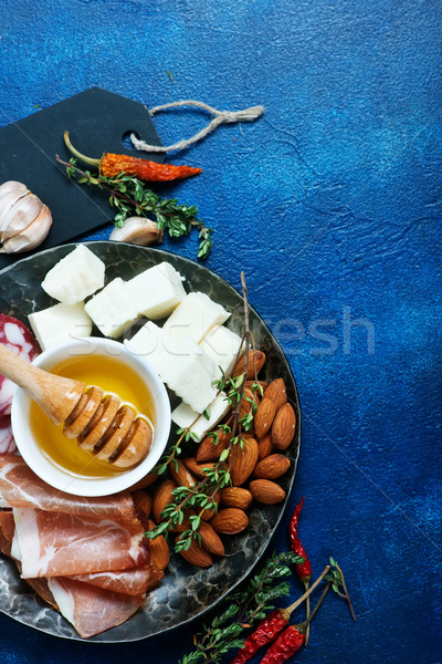 Antipasti witte plaat tabel Rood vlees Stockfoto © tycoon