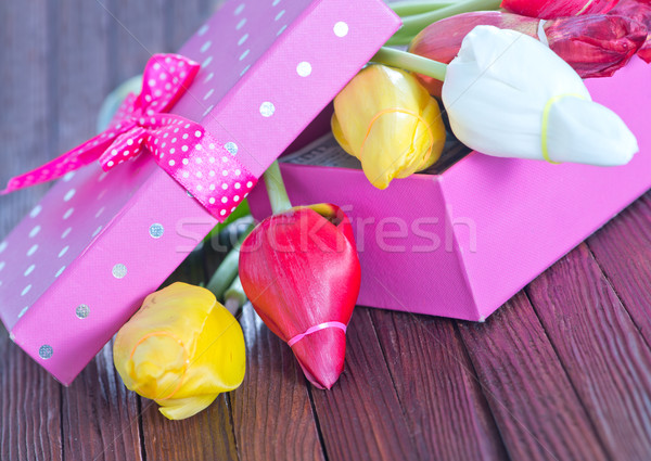 Boîte présents table en bois printemps tulipe vie Photo stock © tycoon