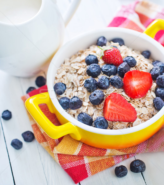 Stock photo: oat flakes with berries