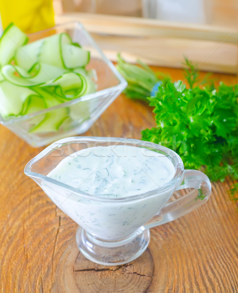 Blanche sauce alimentaire vert couteau salade Photo stock © tycoon