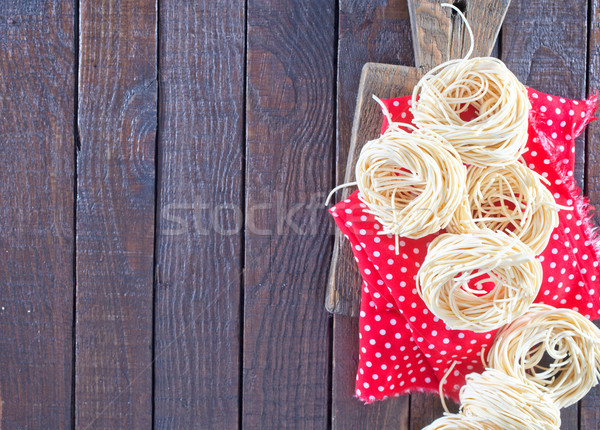 [[stock_photo]]: Brut · pâtes · serviette · table · en · bois · bois · fond