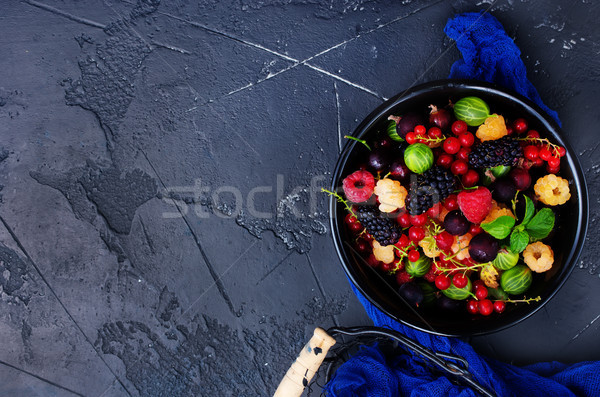 Сток-фото: Ягоды · чаши · таблице · свежие · природы · фрукты