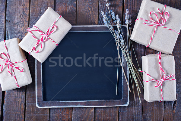 Foto stock: Presentes · tabela · madeira · aniversário · fundo