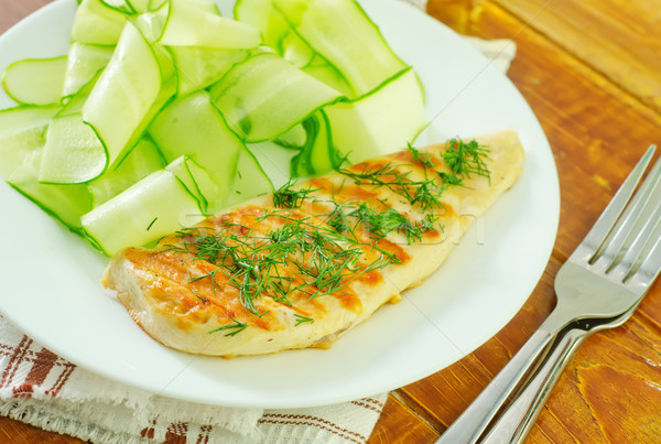 Pollo filetto cetriolo insalata sfondo ristorante Foto d'archivio © tycoon