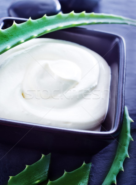 Aloe lotiune cutie tabel femeie apă Imagine de stoc © tycoon