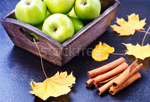 Stock foto: Äpfel · Zimt · grünen · Tabelle · Apfel · Hintergrund