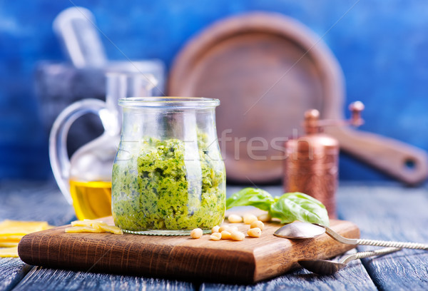 Pesto sos szkła tabeli zioła świeże Zdjęcia stock © tycoon