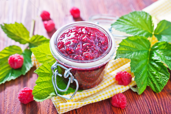 Framboise confiture verre banque table feuille Photo stock © tycoon