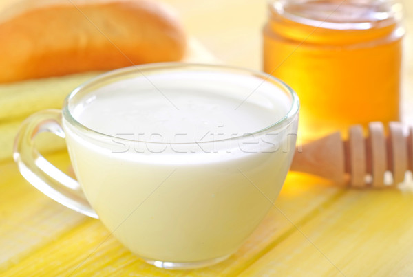 Mleka żywności chleba śniadanie Pszczoła kubek Zdjęcia stock © tycoon