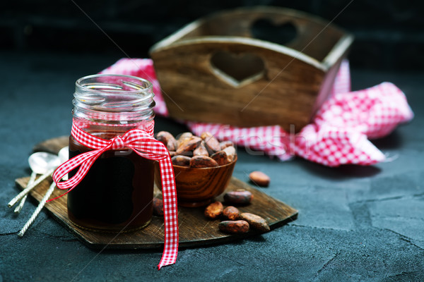 Ciocolată smântână sticlă bancă tabel bar Imagine de stoc © tycoon