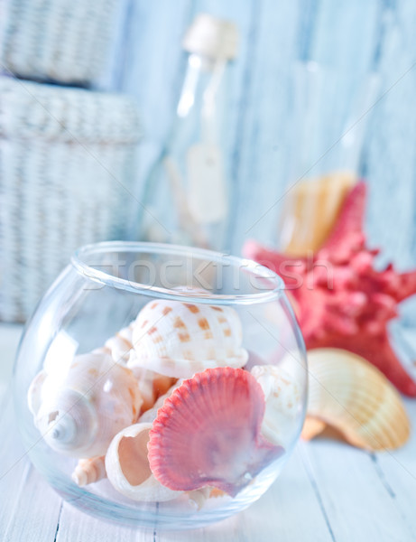 [[stock_photo]]: été · mer · obus · verre · bol · table