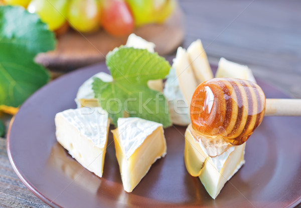 Peynir üzüm camambert ahşap yeşil kahvaltı Stok fotoğraf © tycoon