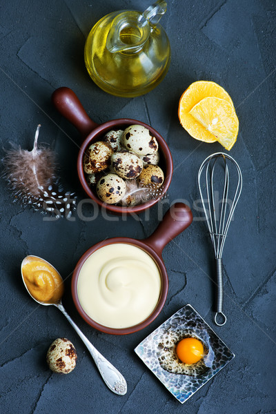 Maioneza proaspăt sos castron tabel ou Imagine de stoc © tycoon