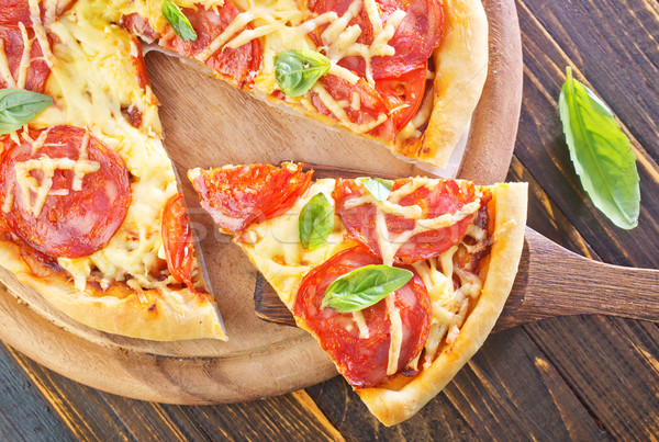 Pizza fresche pomodoro tavolo in legno alimentare foglia Foto d'archivio © tycoon