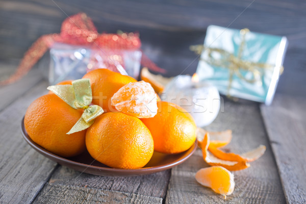 Christmas owoców śniegu pomarańczowy tabeli obecnej Zdjęcia stock © tycoon