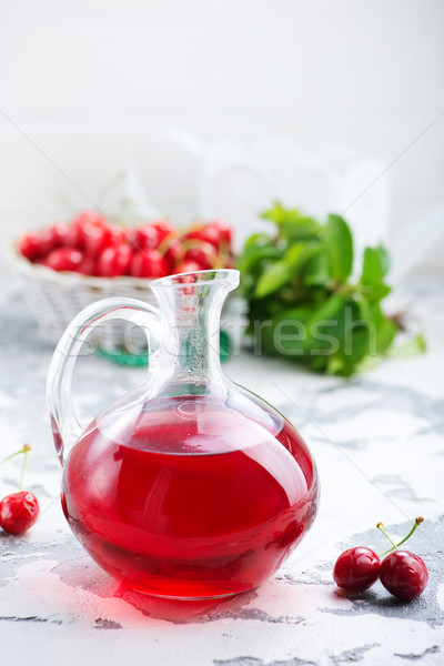 Foto stock: Cereza · jugo · jarra · mesa · hoja · jardín