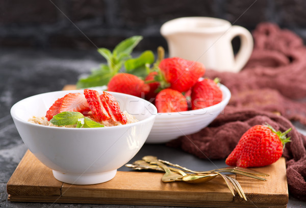 Avena fresa tazón mesa alimentos leche Foto stock © tycoon