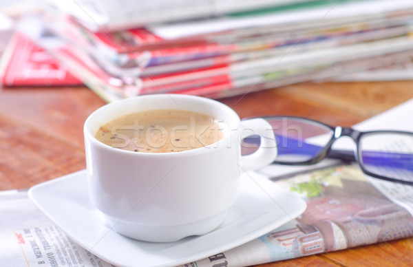 Koffie werk krant bril studie baan Stockfoto © tycoon