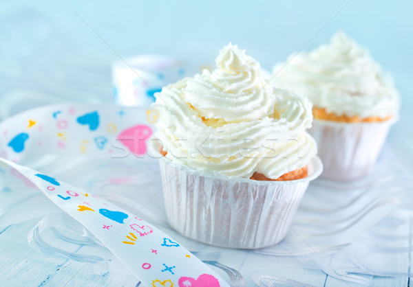 Muffinok fehér krém asztal szeretet születésnap Stock fotó © tycoon