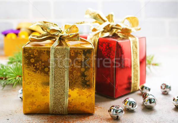 Stockfoto: Christmas · decoratie · geschenken · tabel · achtergrond · ruimte