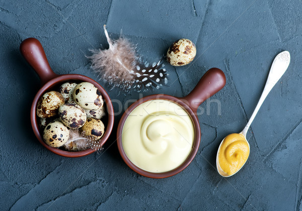Maioneza proaspăt sos castron tabel ou Imagine de stoc © tycoon