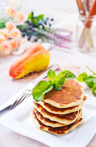 Foto stock: Panquecas · prato · tabela · maçã · verde · café · da · manhã