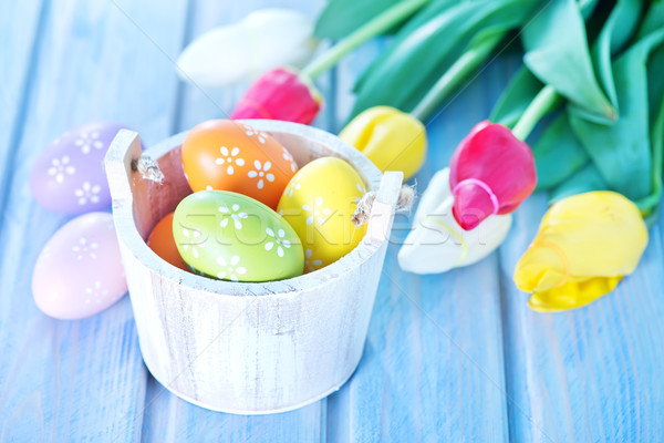 Ouă de Paşti flori tabel floare dragoste lemn Imagine de stoc © tycoon
